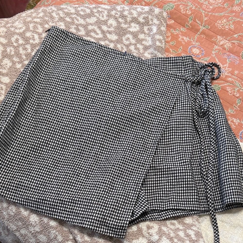 SHEIN Monochrome Houndstooth Skort